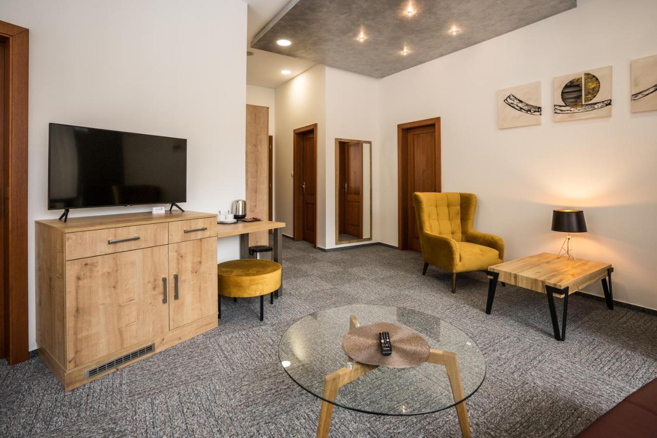 Hotel Šomka Drienica Bagian luar foto