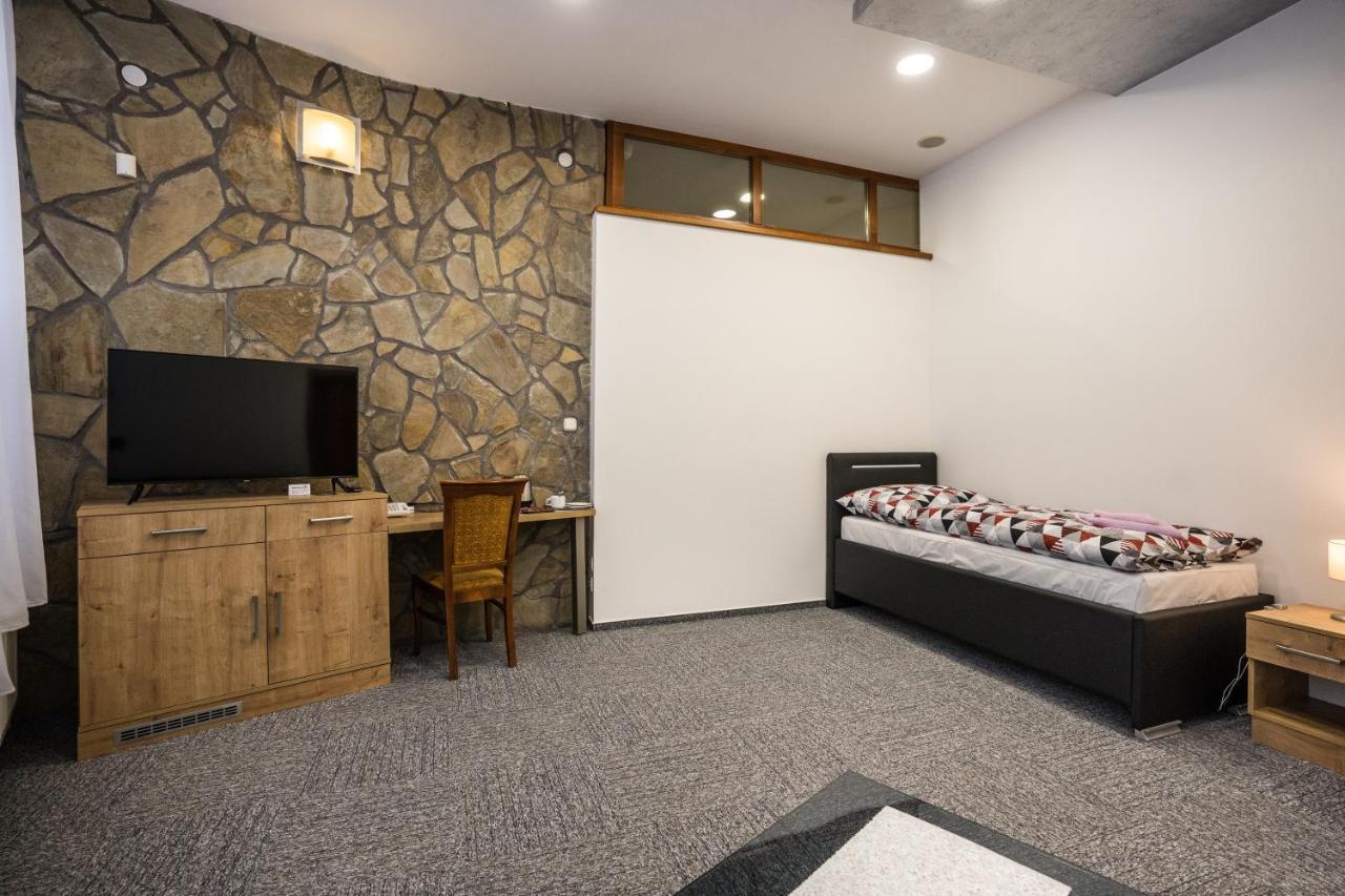 Hotel Šomka Drienica Bagian luar foto